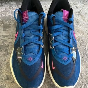 NEW ‼️Kyrie low 5-dark marina blue